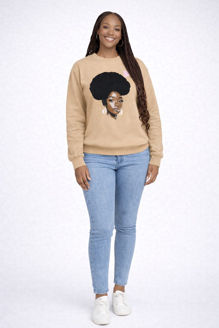 DLOKI pullover in camel, worn